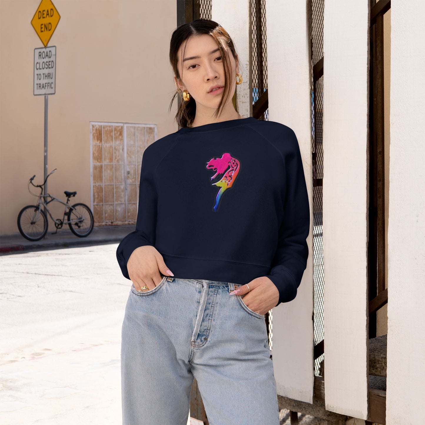 Cropped Sweatshirt with Arabic Text 'I am Free' within the design.