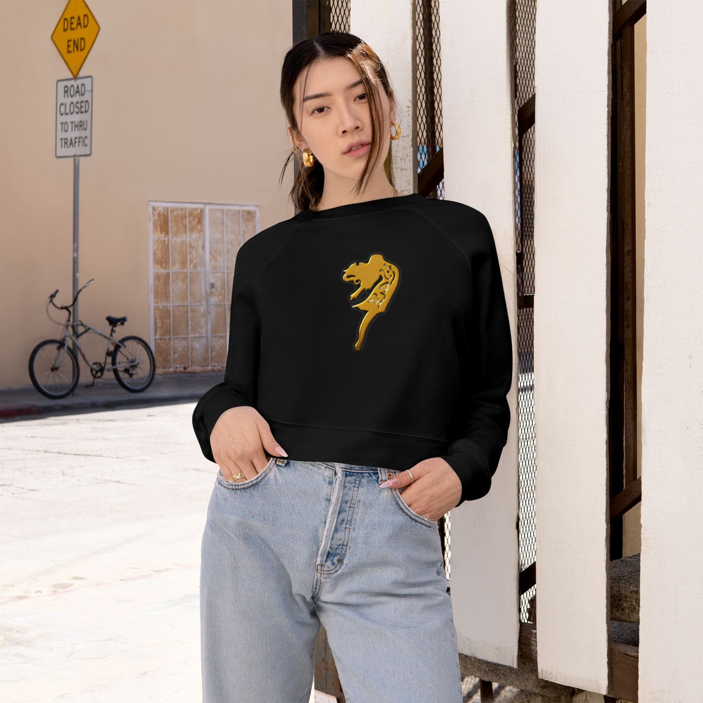 Cropped Sweatshirt with Arabic Text 'I am Free' within the design.
