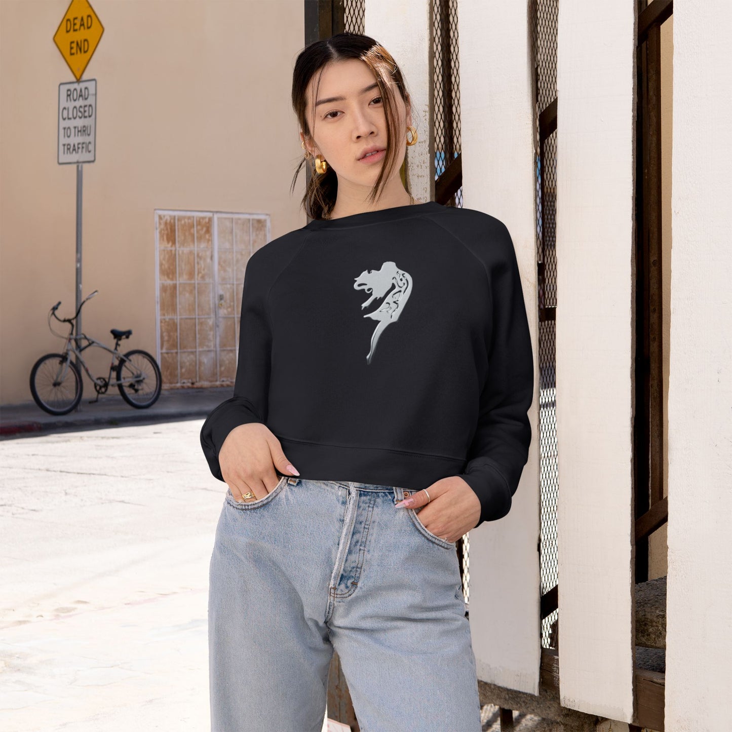 Cropped Sweatshirt with Arabic Text 'I am Free' within the design.